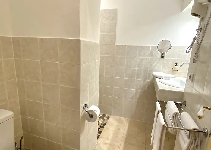 Hotel U Palazzu & Venaco (Corsica)